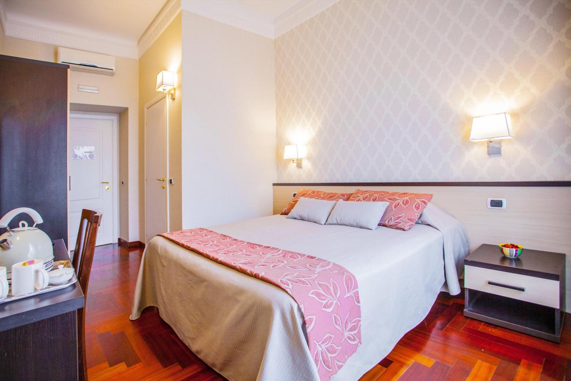 Domus Palatina Hotel Rome Bagian luar foto